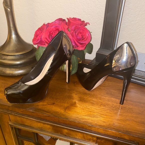 Dress Shoes - Picture 2 of 3